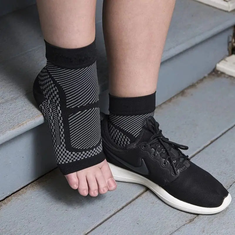 Calca sleeve worn with sneakers